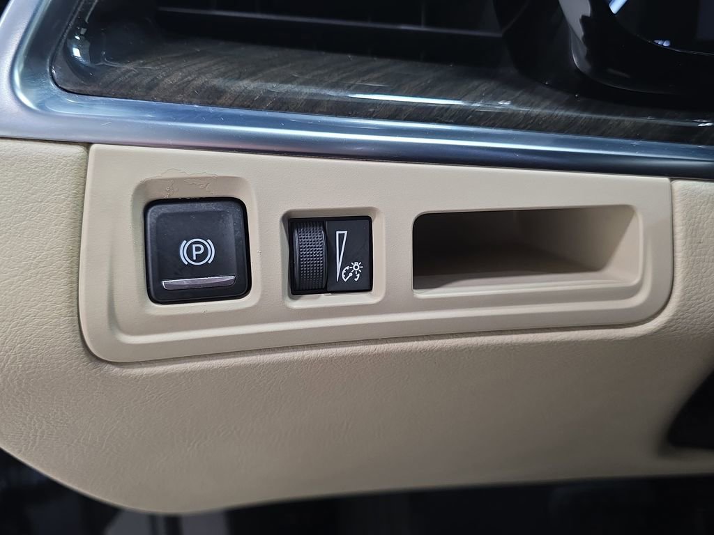 Used 2018 Cadillac XT5 AWD image 25