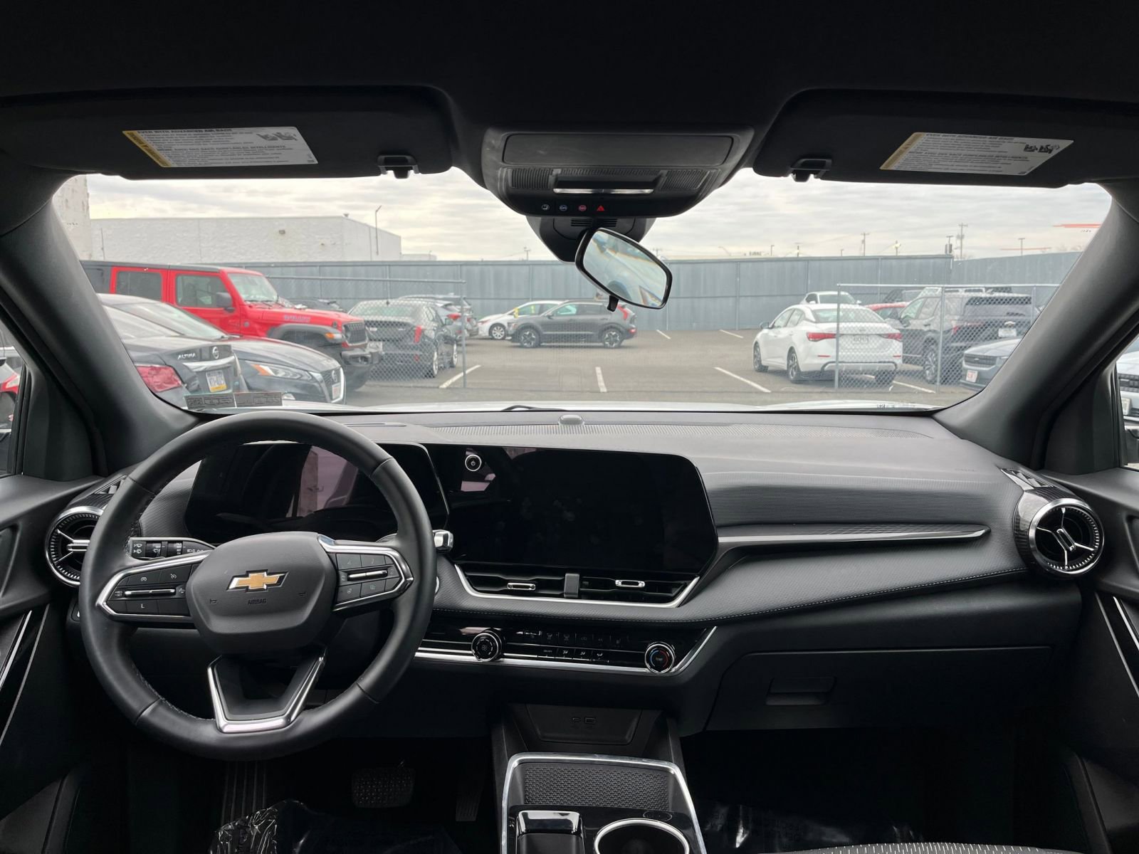 Used 2025 Chevrolet Equinox LT image 32