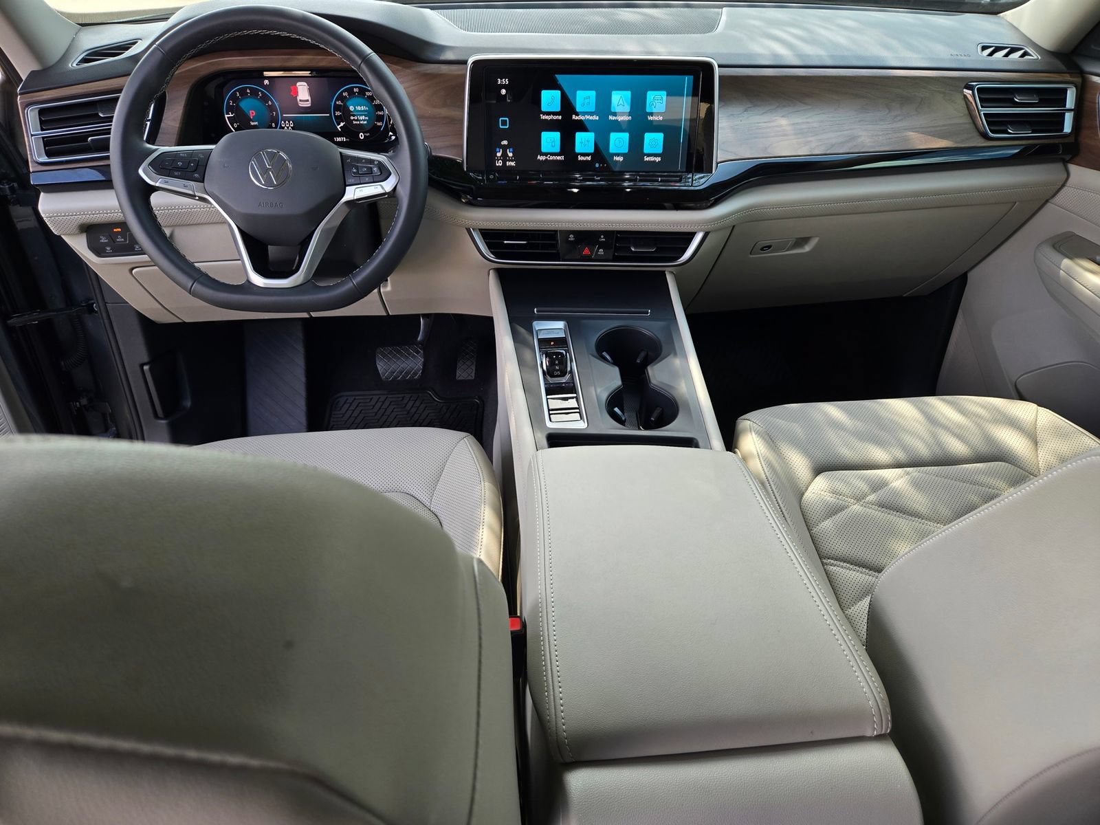 Used 2024 Volkswagen Atlas SE FWD image 8