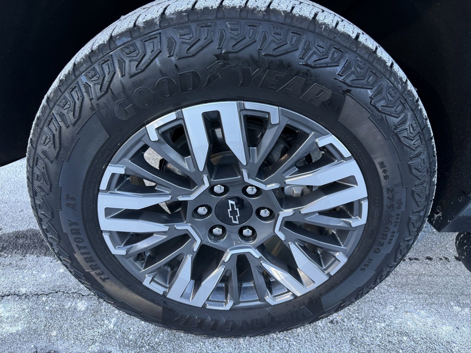 Used 2025 Chevrolet Suburban Z71 w/ Z71 Off-Road Package image 13