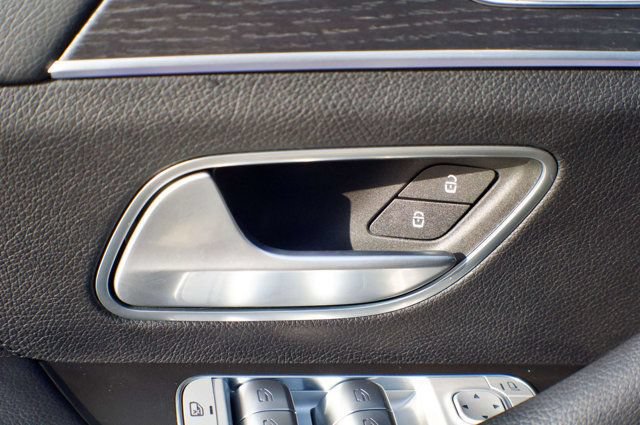 Used 2025 Mercedes-Benz GLE 350 4MATIC w/ 3rd Row Seat Package image 36