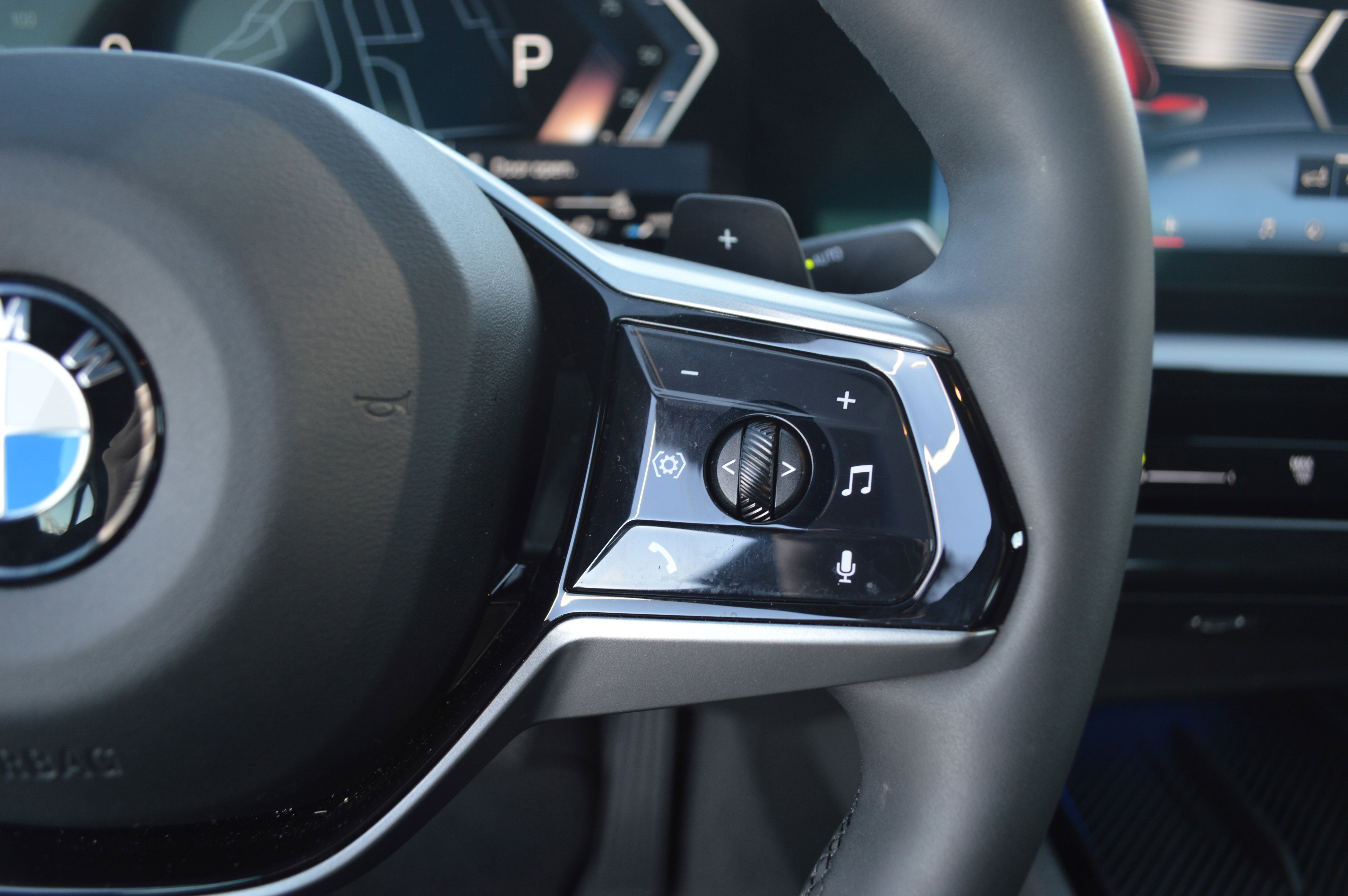 Used 2025 BMW 530i xDrive w/ Premium Package image 16