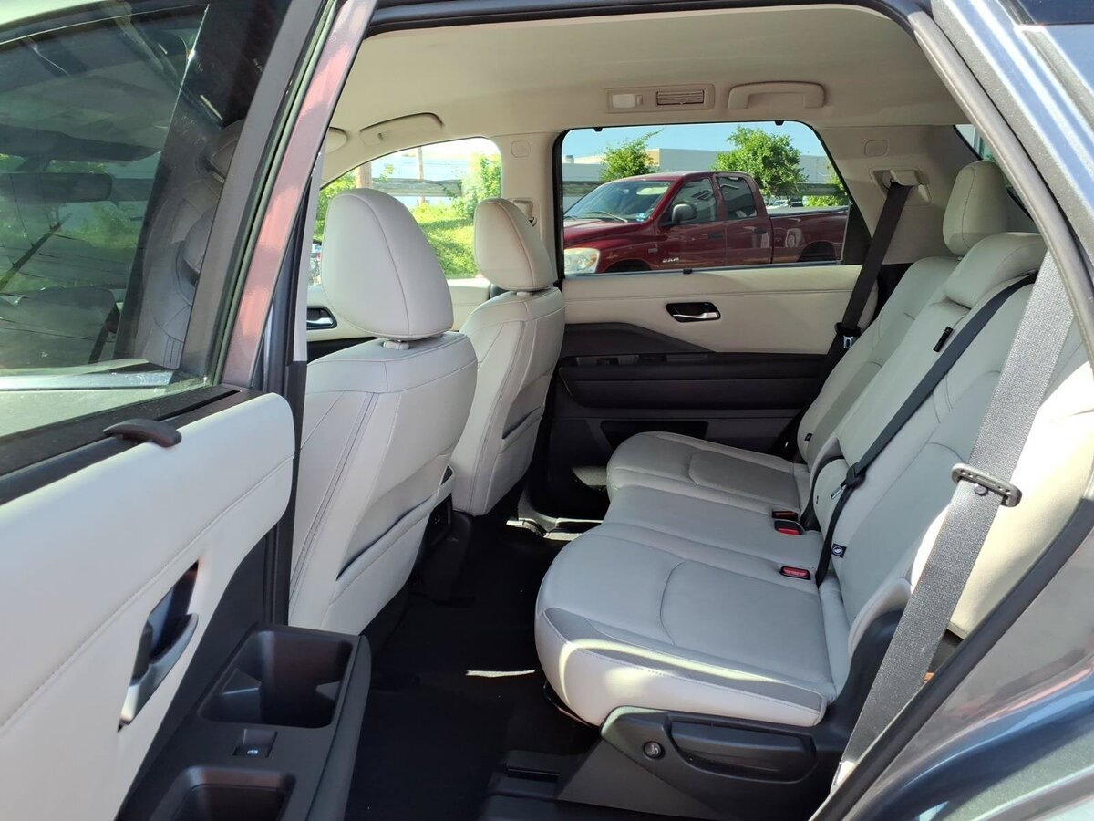 Used 2023 Nissan Pathfinder SL w/ Lighting Package (N92) AWD/4WD image 20