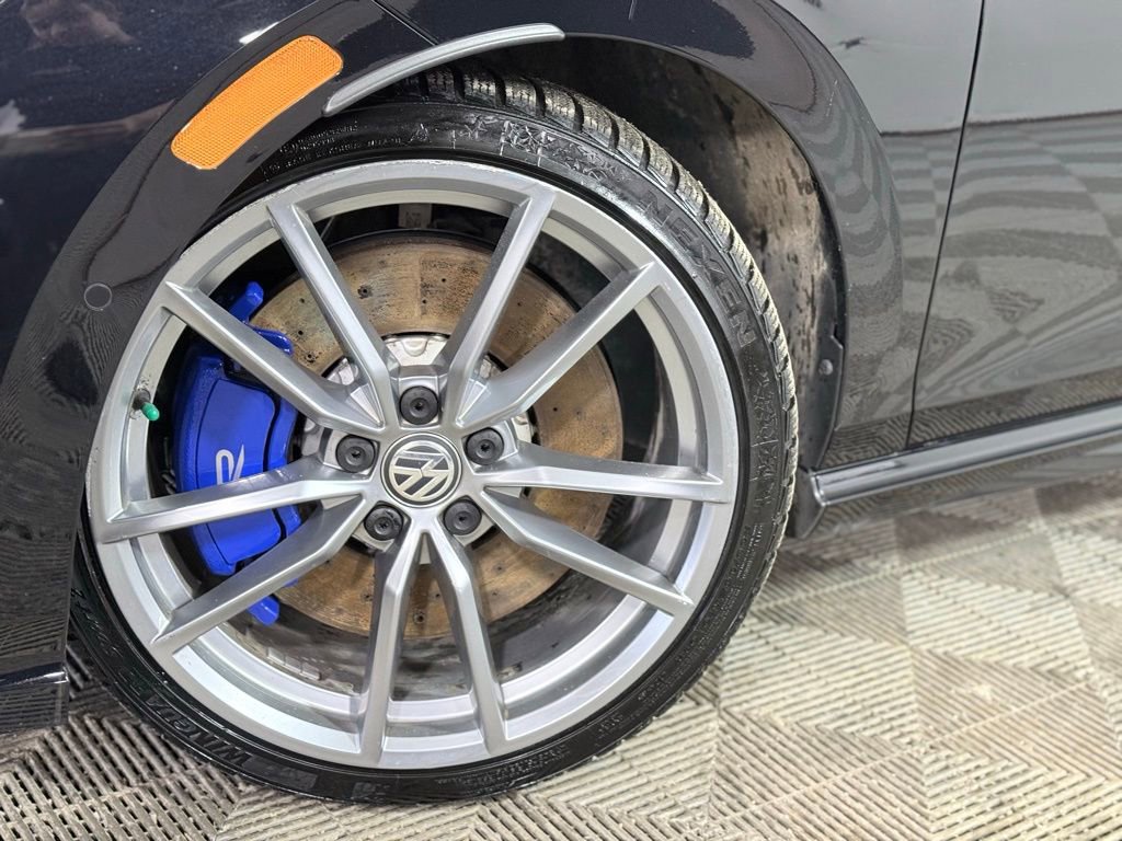Used 2024 Volkswagen Golf R image 2