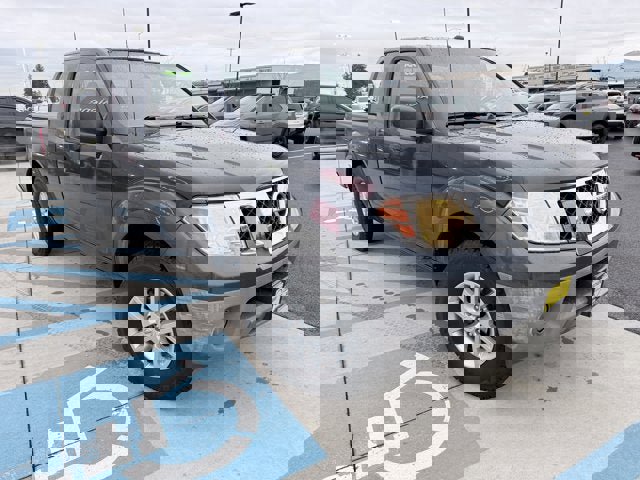 Used 2017 Nissan Frontier SV image 3