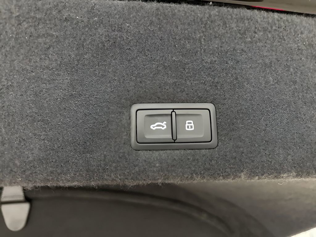 Used 2019 Lamborghini Urus AWD/4WD image 30