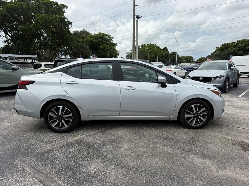 Used 2025 Nissan Versa SV FWD image 4