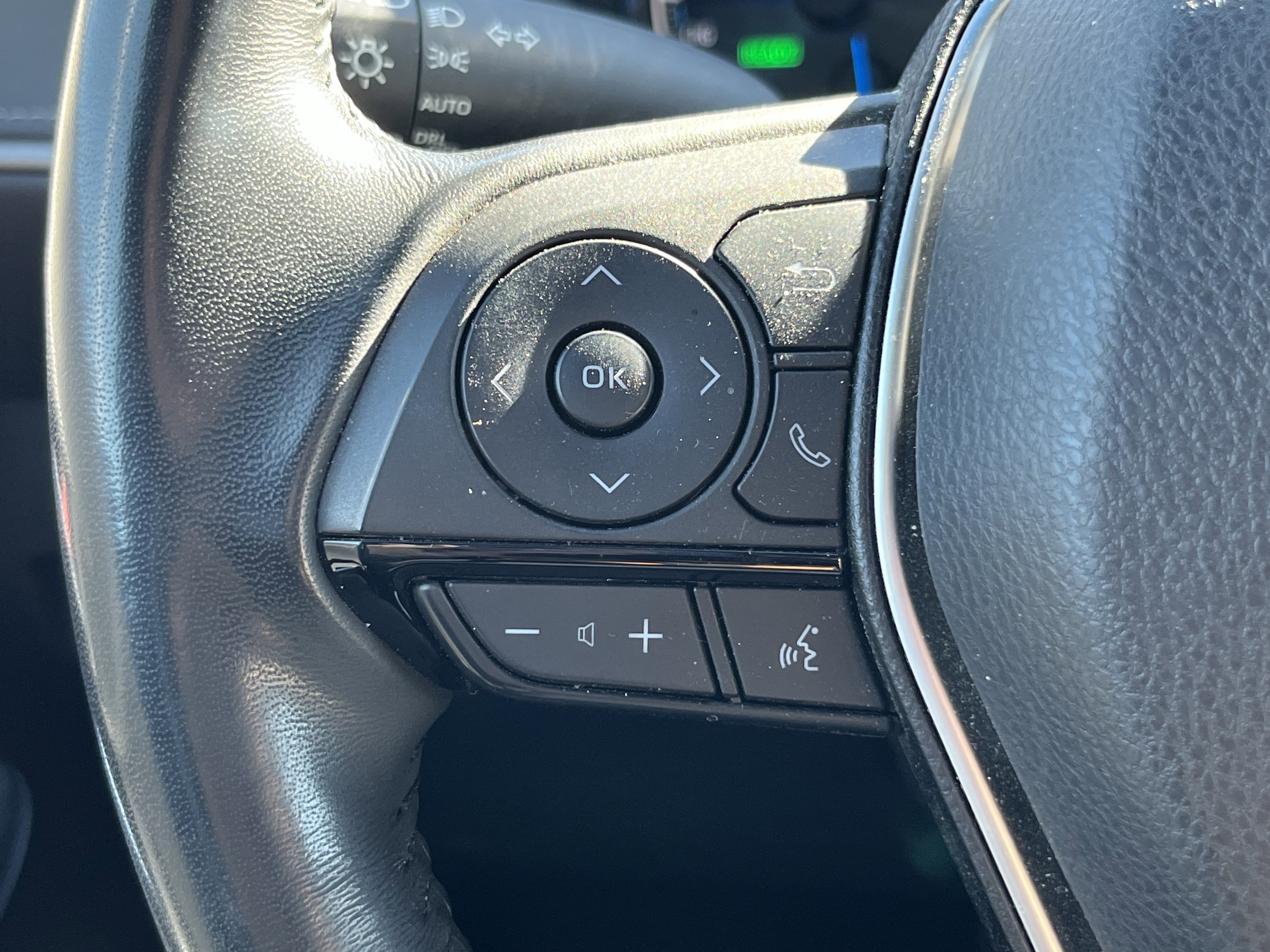 Used 2022 Toyota Venza XLE image 23