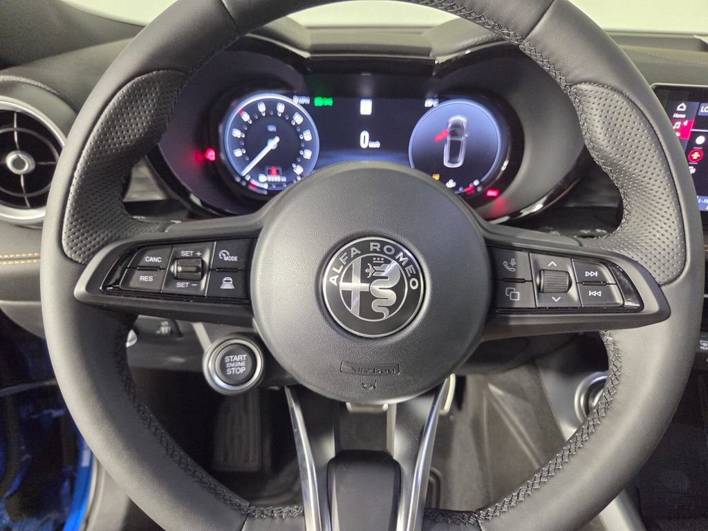New 2026 Alfa Romeo Tonale w/ Black Premium Package AWD/4WD image 13