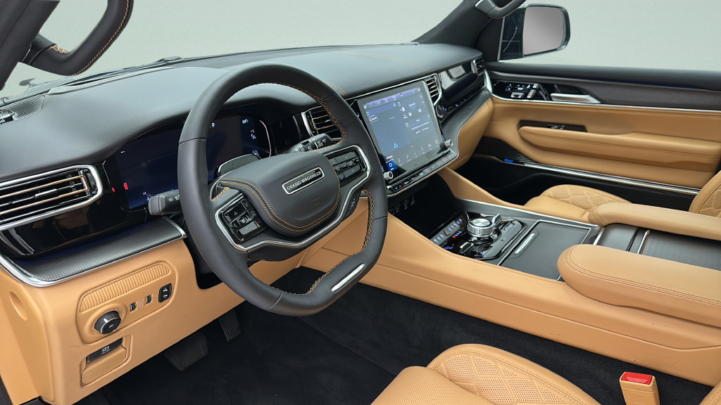 Used 2025 Jeep Grand Wagoneer Series III w/ Rear Seat Video Group 1 AWD/4WD image 13