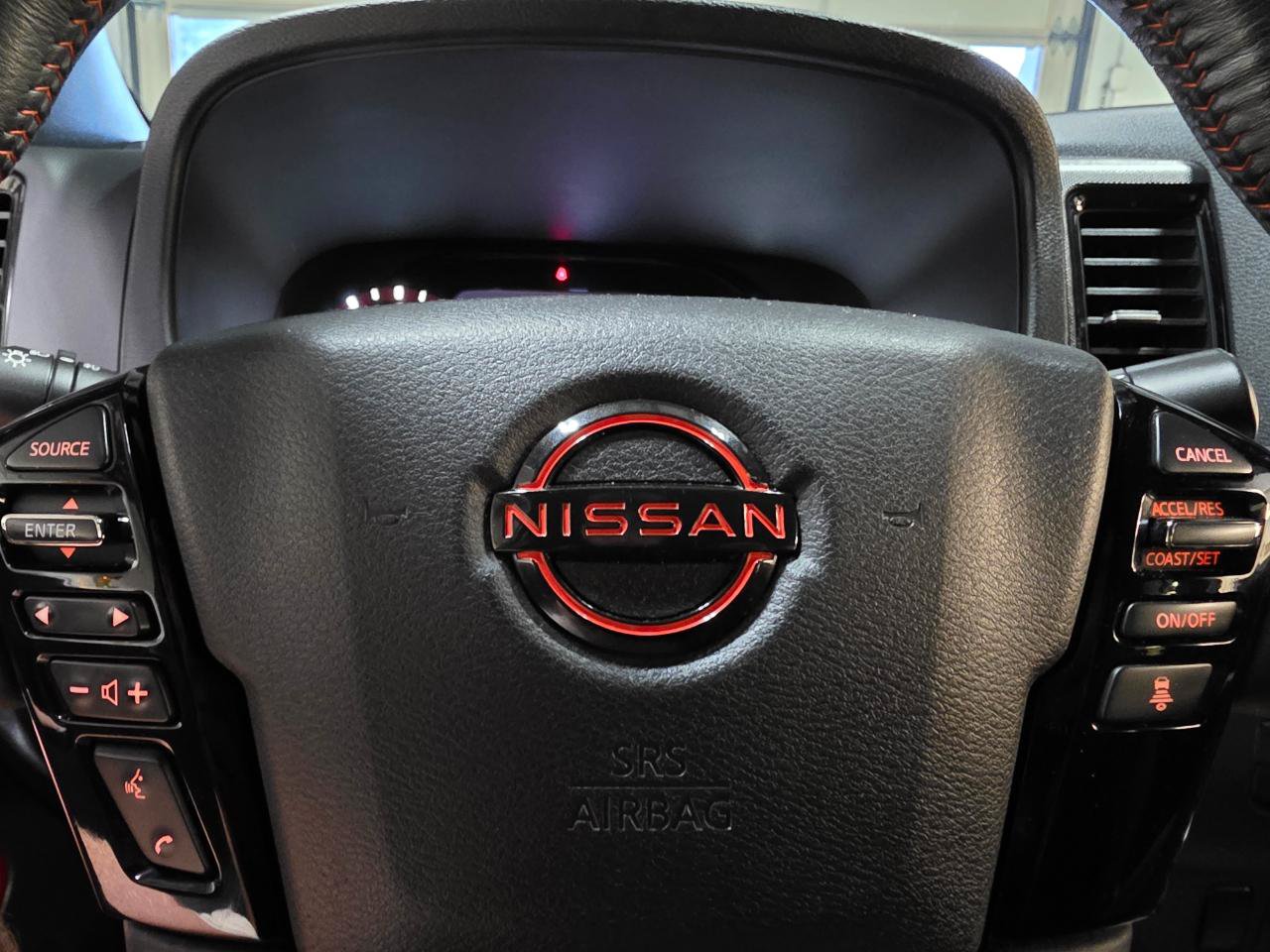 Used 2022 Nissan Frontier PRO-4X w/ Technology Package AWD/4WD image 27