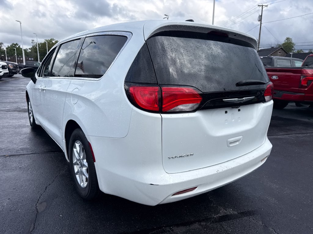 Used 2023 Chrysler Voyager LX FWD image 10