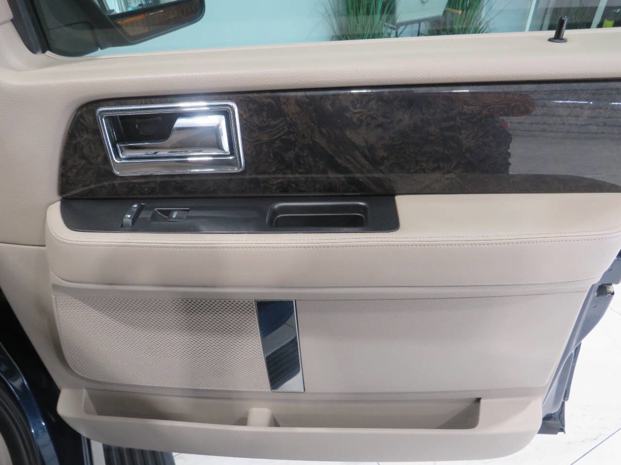 Used 2015 Lincoln Navigator 4WD image 29