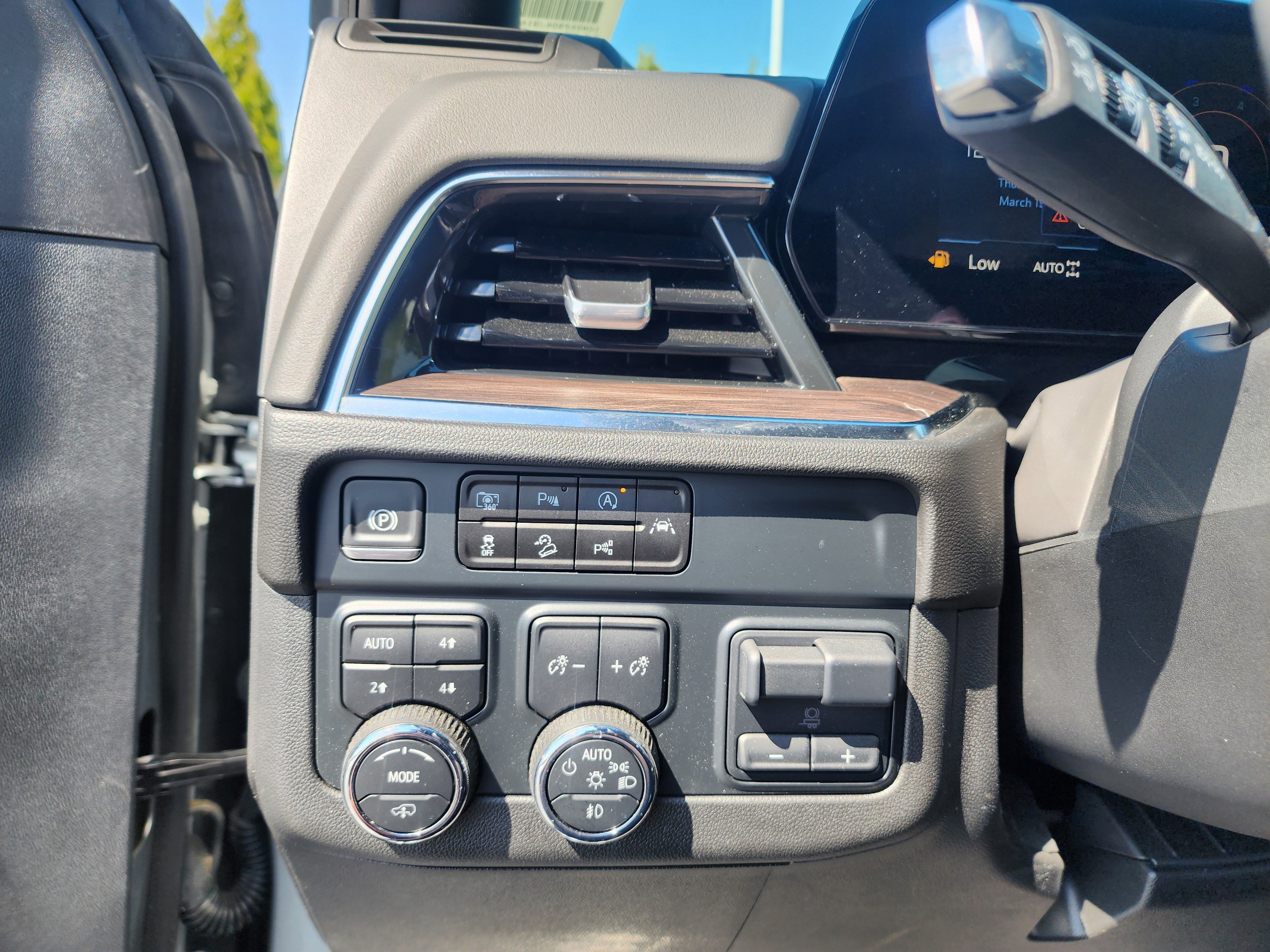 Used 2025 Chevrolet Tahoe Z71 w/ Z71 Off-Road Package image 28