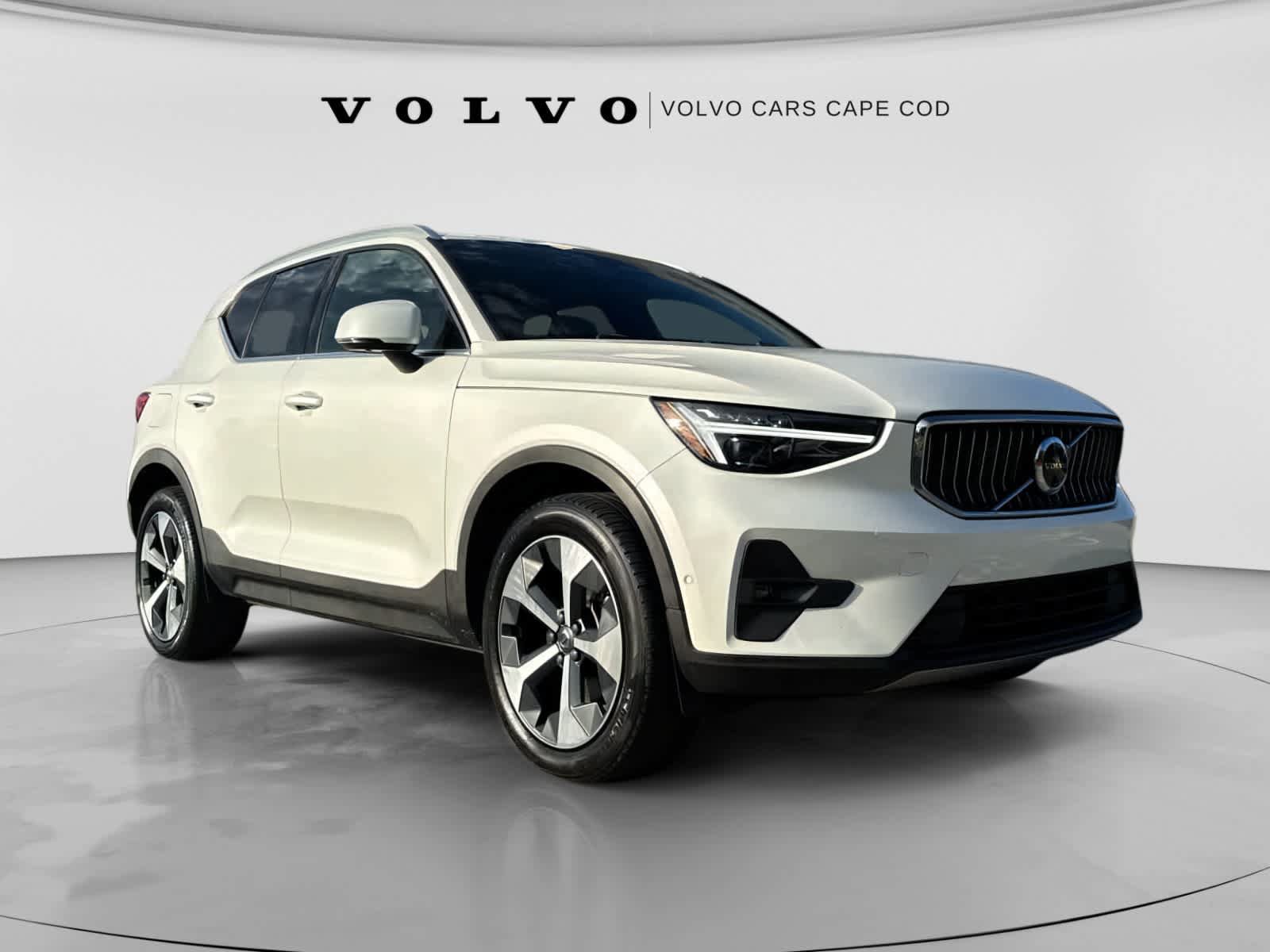Used 2024 Volvo XC40 B5 Plus w/ Climate Package