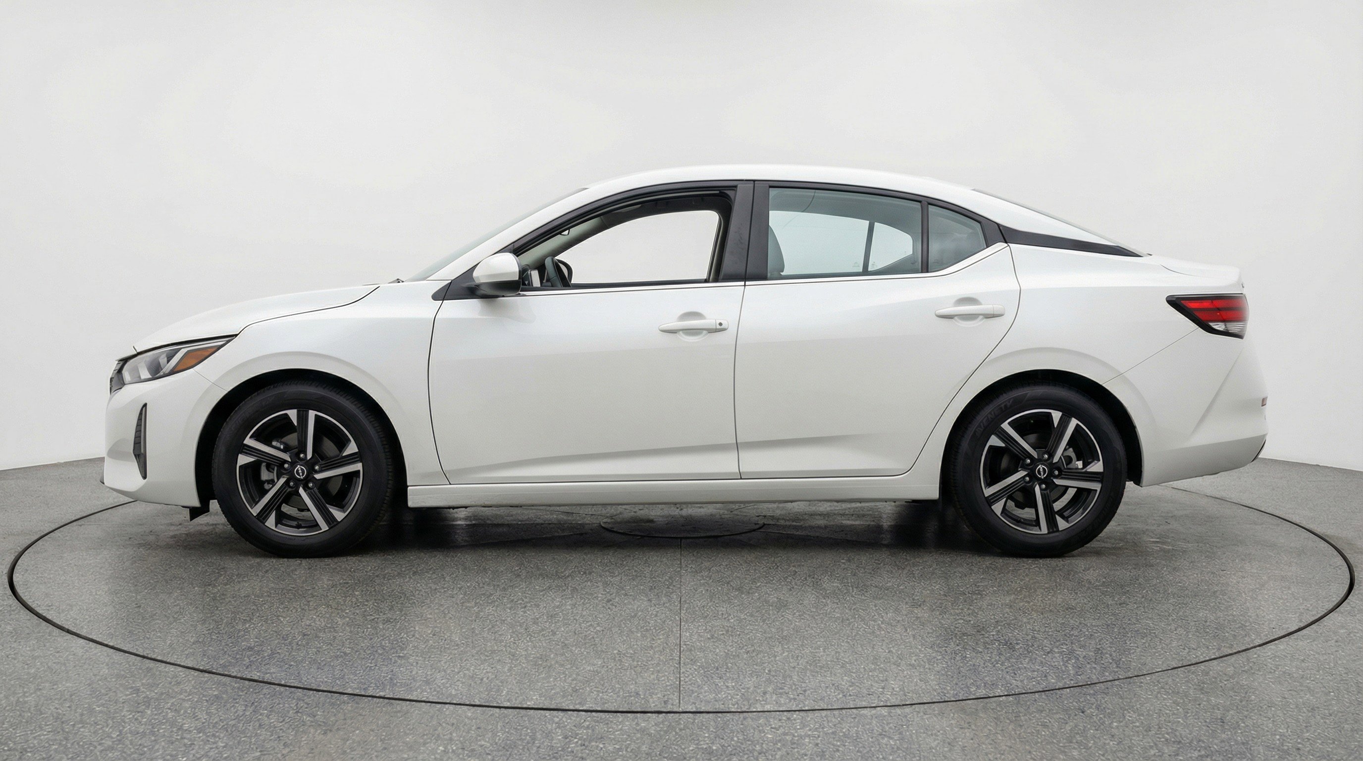 Used 2025 Nissan Sentra SV image 5