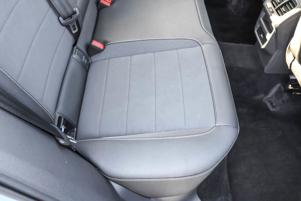 Used 2024 Volkswagen Taos SE image 34