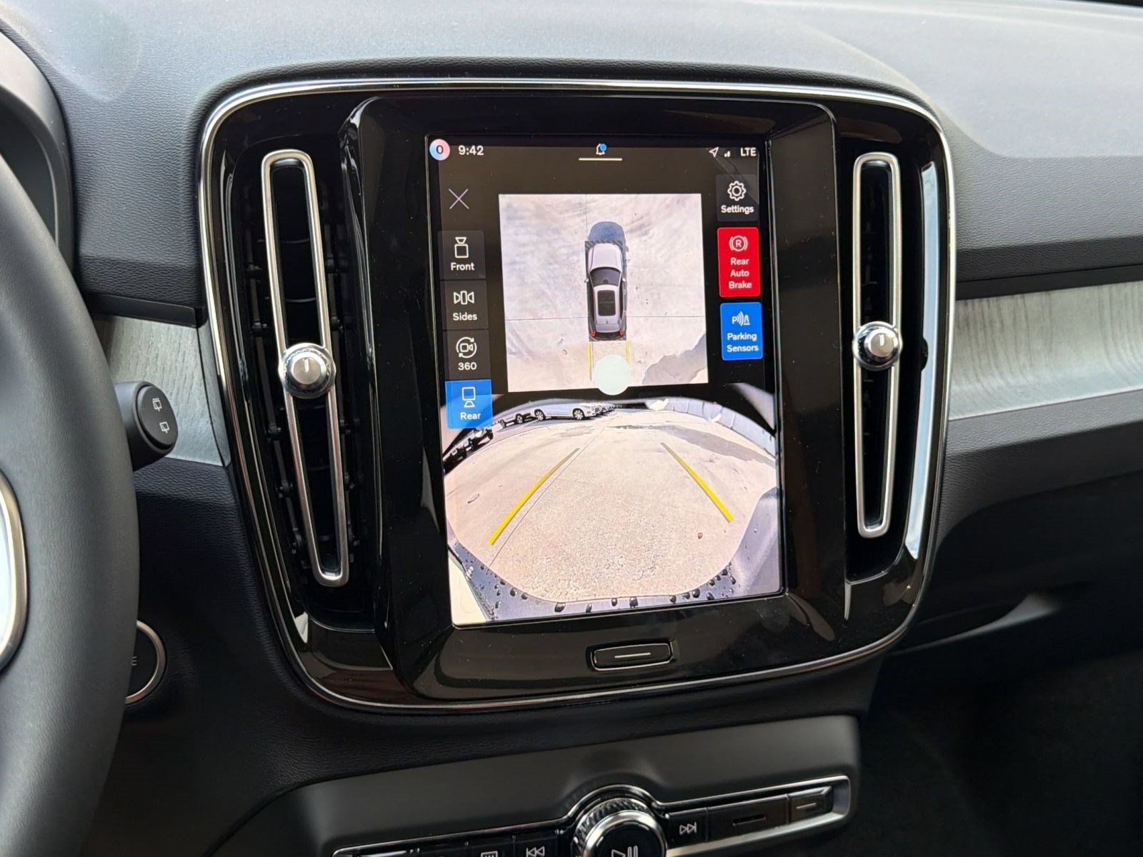 New 2026 Volvo XC40 B4 Plus w/ Protection Package Premier FWD image 19