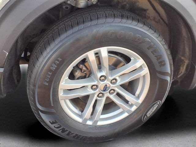 Used 2023 Ford Explorer XLT w/ Equipment Group 202A AWD/4WD image 9