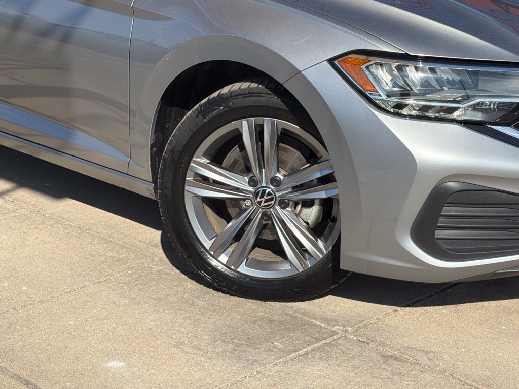 Used 2024 Volkswagen Jetta SE FWD image 9