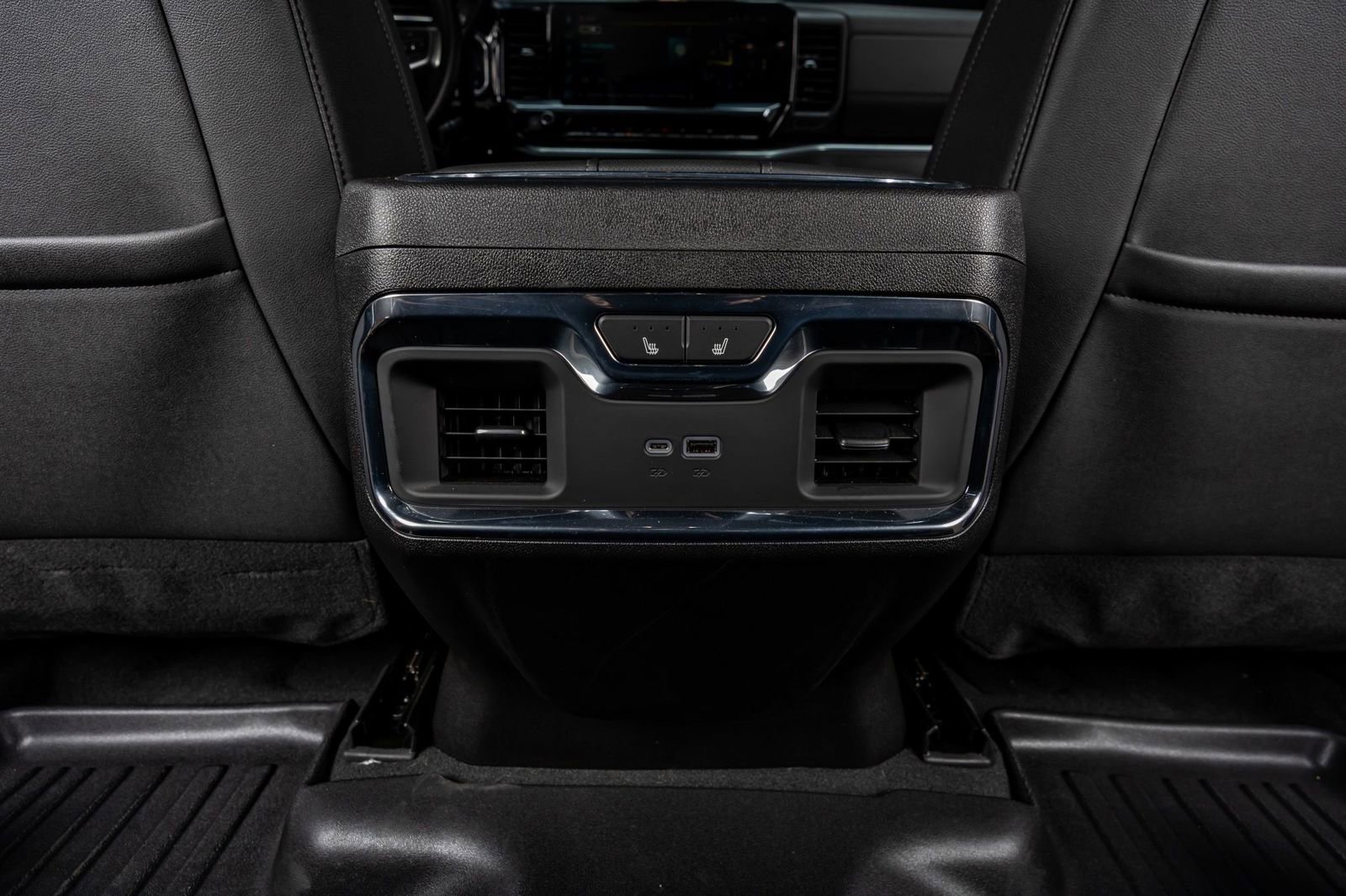 Used 2025 Chevrolet Silverado 3500 LTZ w/ LTZ Plus Package image 32