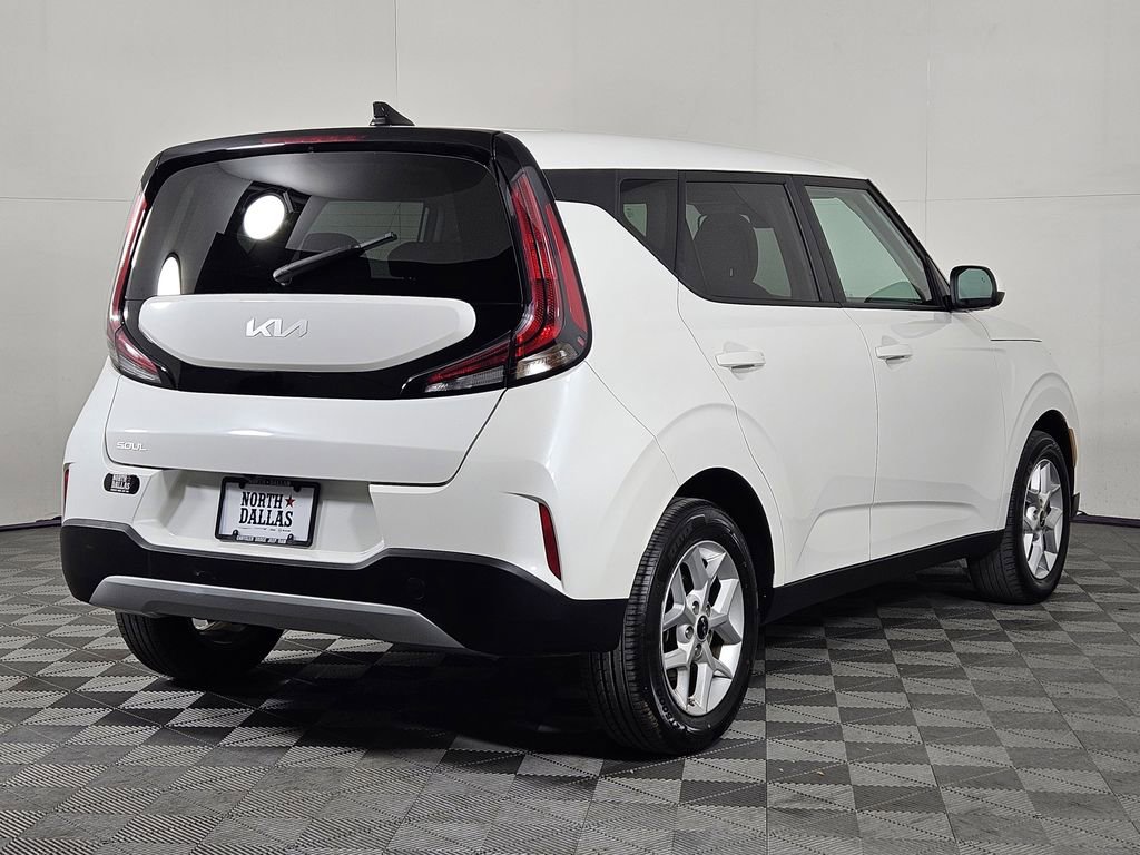 Used 2025 Kia Soul LX w/ LX Technology Package image 5
