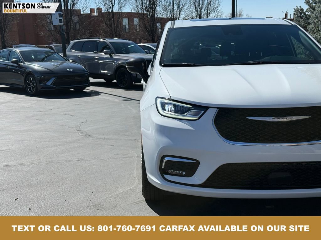 Used 2026 Chrysler Pacifica Limited image 11