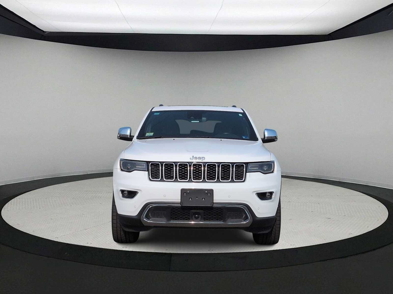 Used 2022 Jeep Grand Cherokee Limited w/ Tech Group AWD/4WD image 3