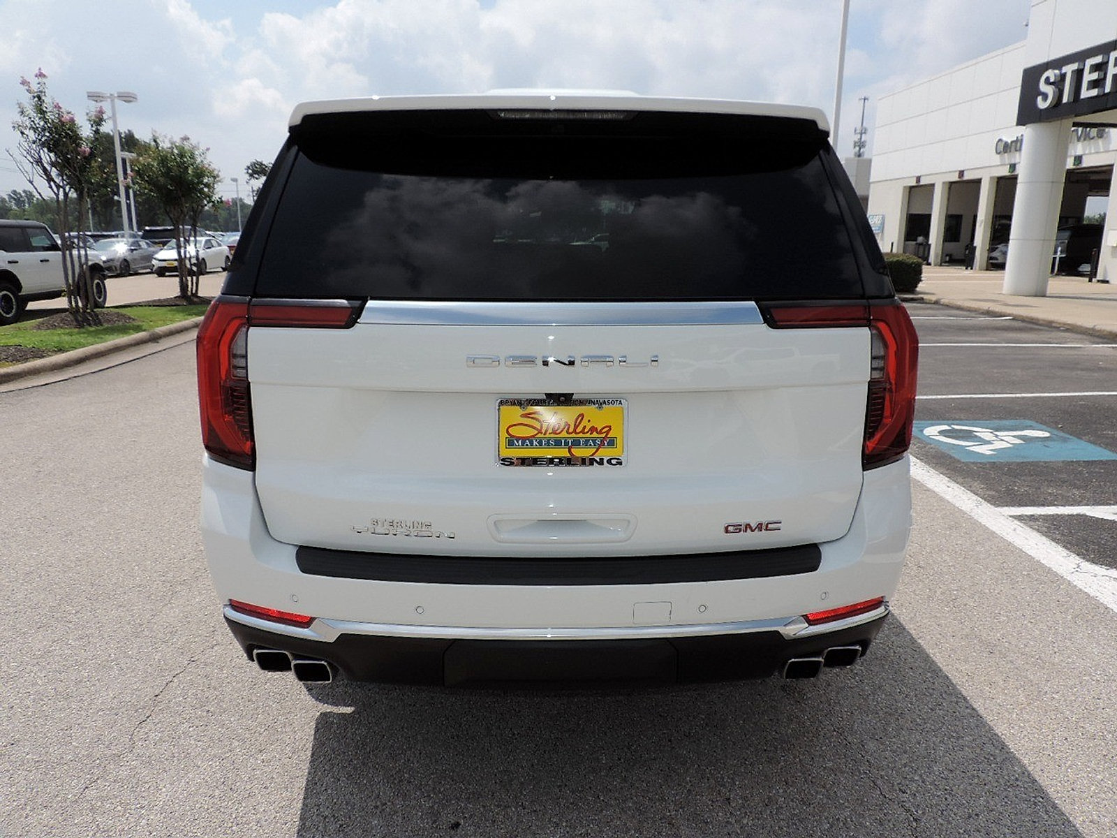 Certified 2025 GMC Yukon XL Denali AWD/4WD image 6