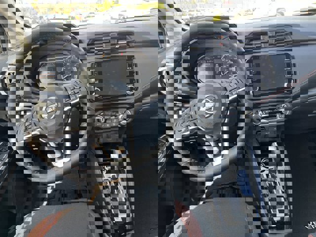 New 2025 Nissan Versa SR w/ Trunk Package image 13