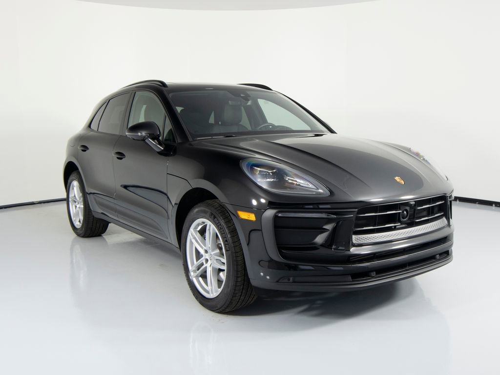 Certified 2025 Porsche Macan image 12