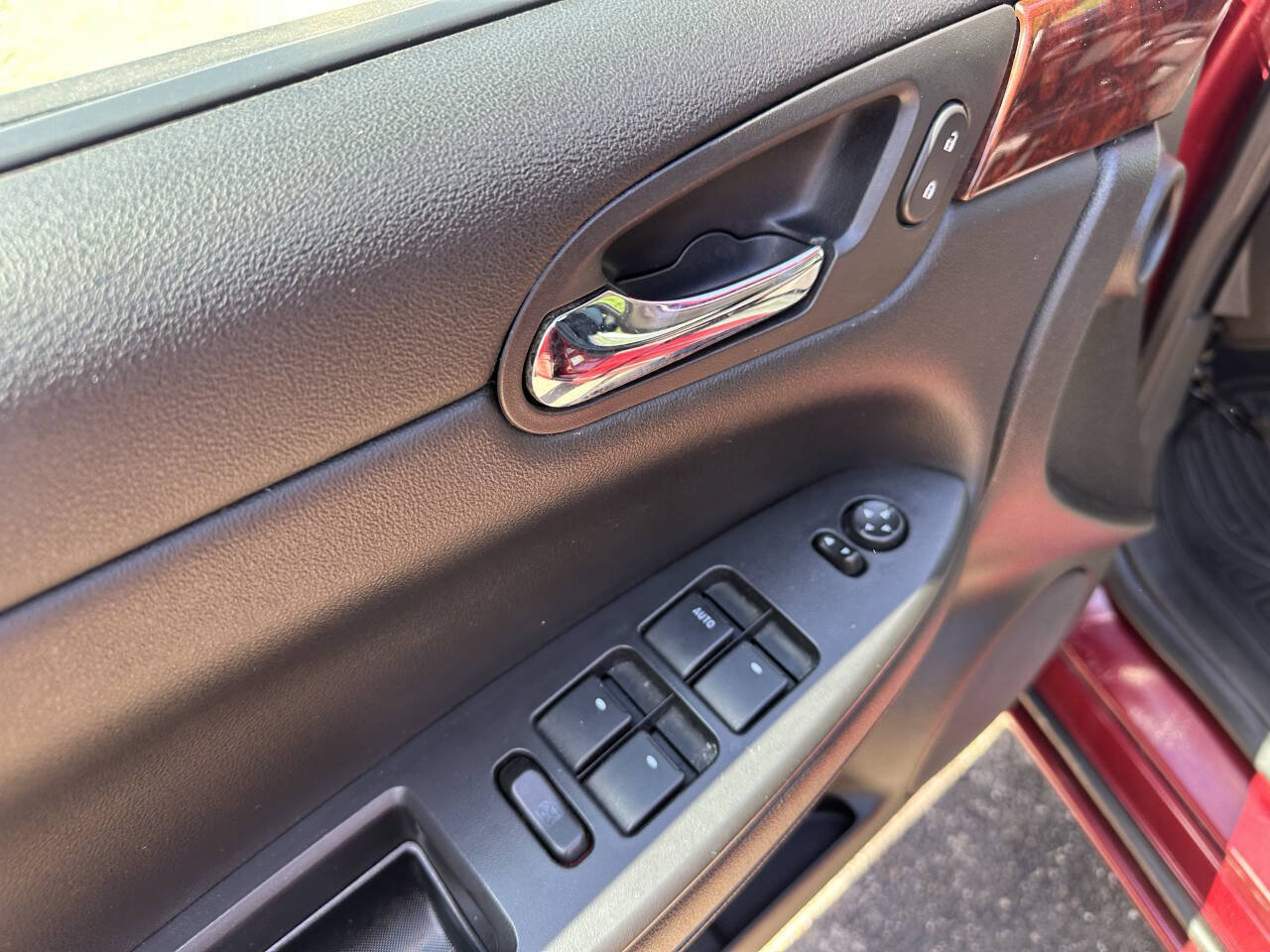Used 2008 Chevrolet Impala LT w/ Luxury Edition Package FWD image 16