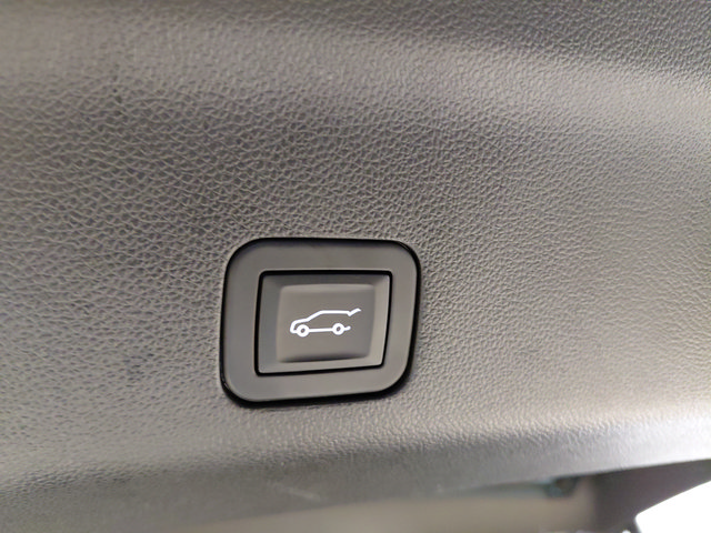 Used 2025 Chevrolet Suburban Premier AWD/4WD image 18