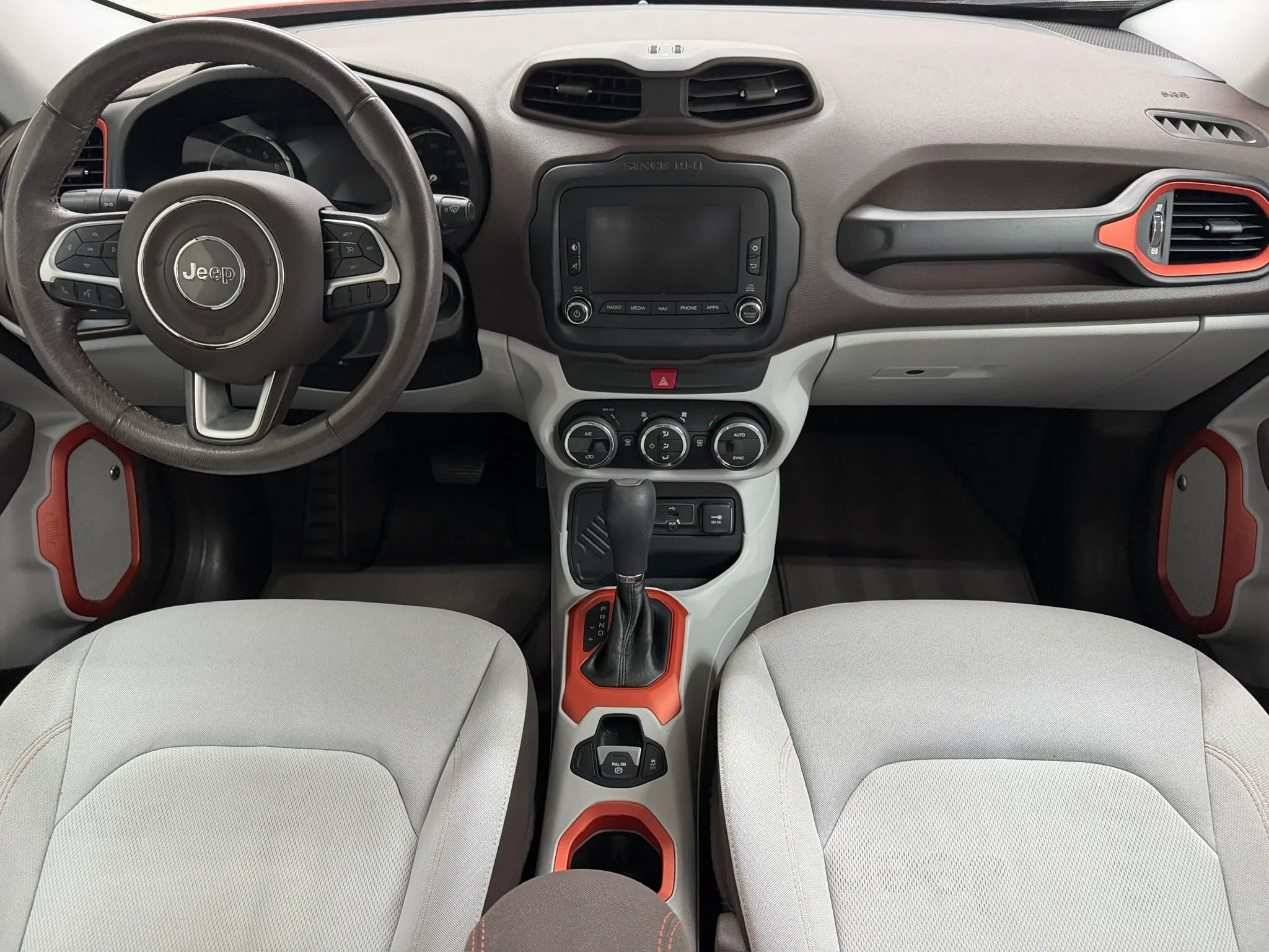 Used 2017 Jeep Renegade Latitude FWD image 52