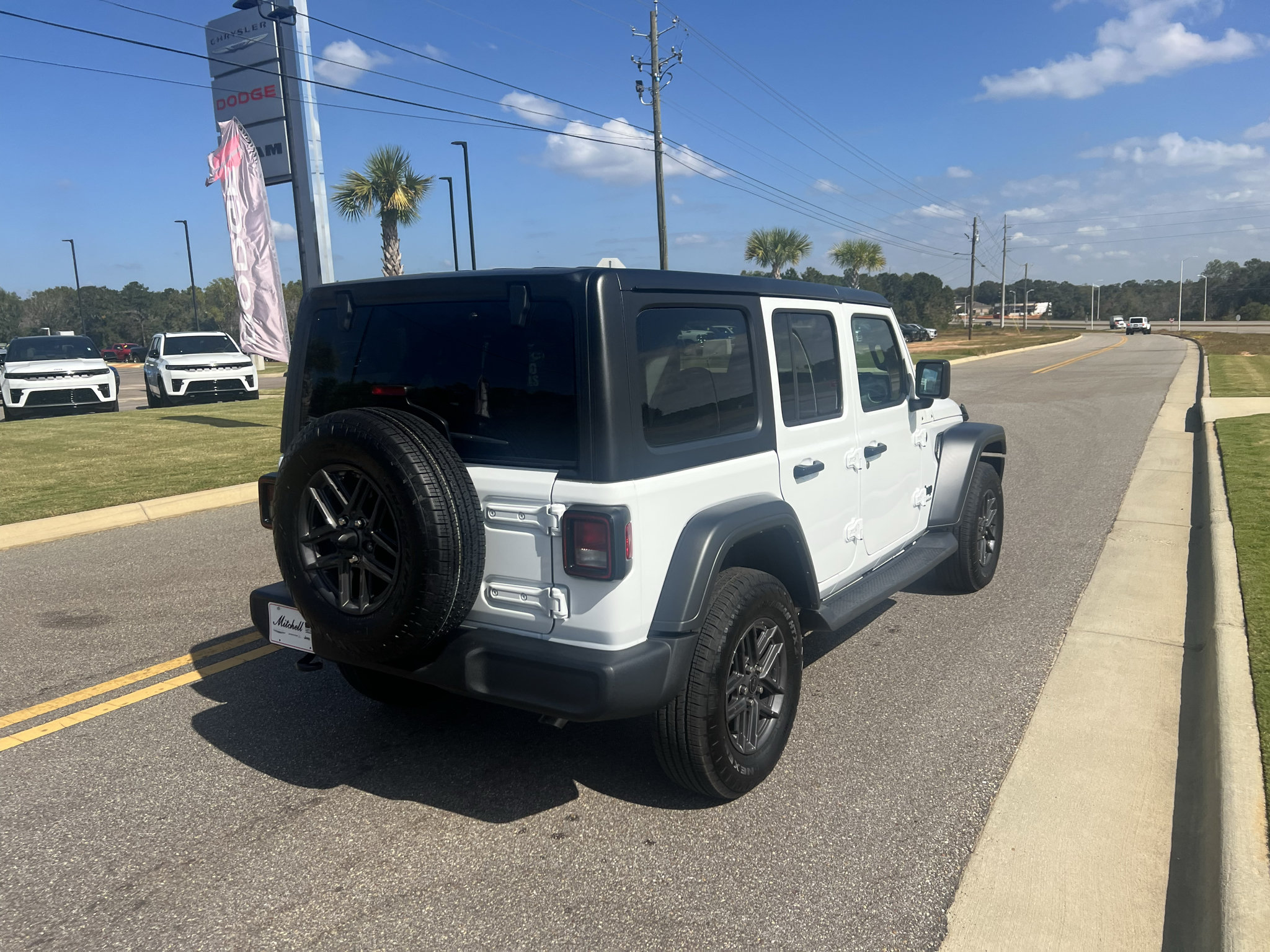 Used 2025 Jeep Wrangler Unlimited Sport AWD/4WD image 5
