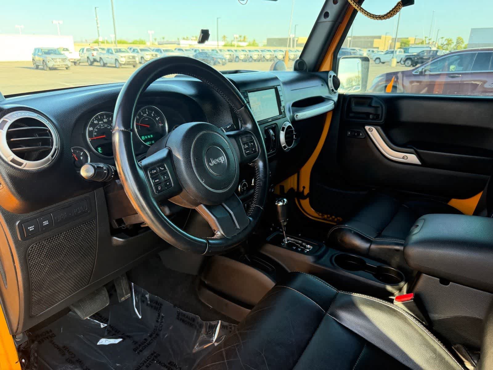 Used 2012 Jeep Wrangler Unlimited Rubicon w/ Connectivity Group AWD/4WD image 2