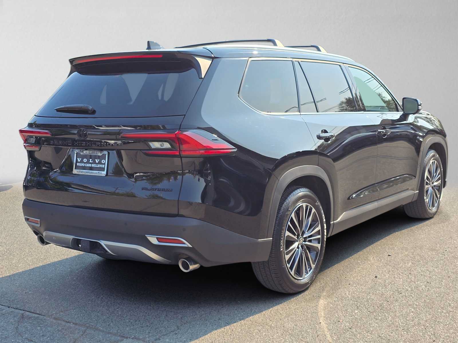 Used 2025 Toyota Grand Highlander AWD Hybrid image 3