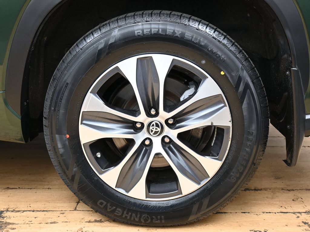 Used 2023 Toyota Highlander XLE AWD/4WD image 13