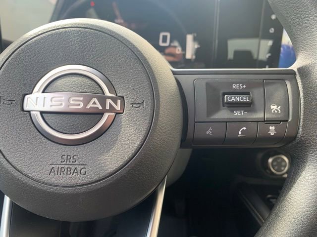 Used 2025 Nissan Kicks SV AWD/4WD image 9