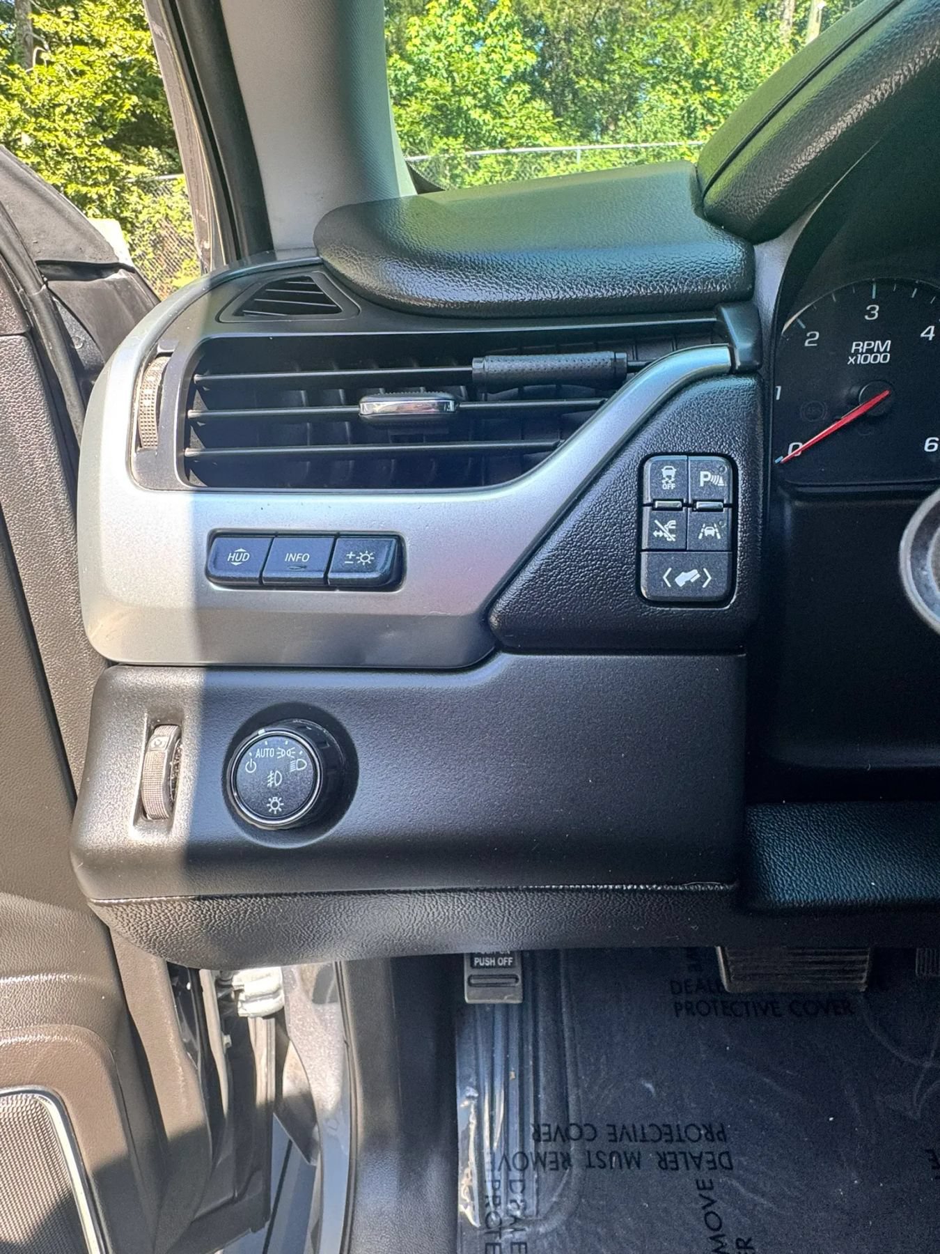 Used 2019 Chevrolet Suburban Premier RWD image 13