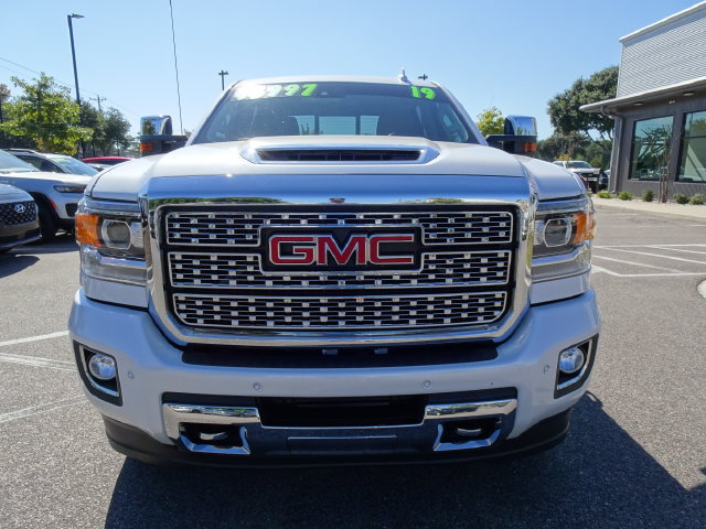 Used 2019 GMC Sierra 2500 Denali w/ Duramax Plus Package AWD/4WD image 9