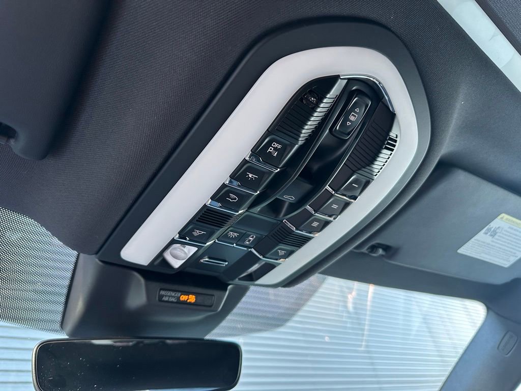 Certified 2025 Porsche Macan T image 33