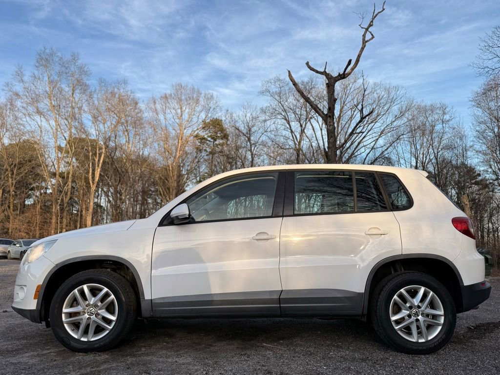 Used 2011 Volkswagen Tiguan S image 2