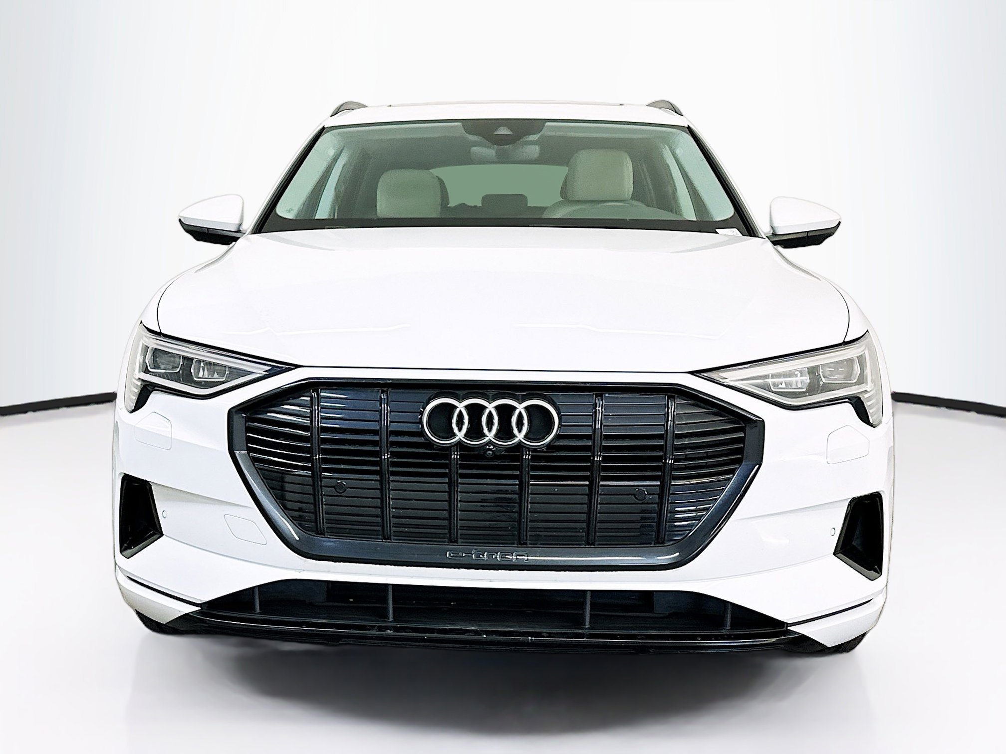 Used 2021 Audi e-tron Premium w/ Convenience Plus Package AWD/4WD image 2