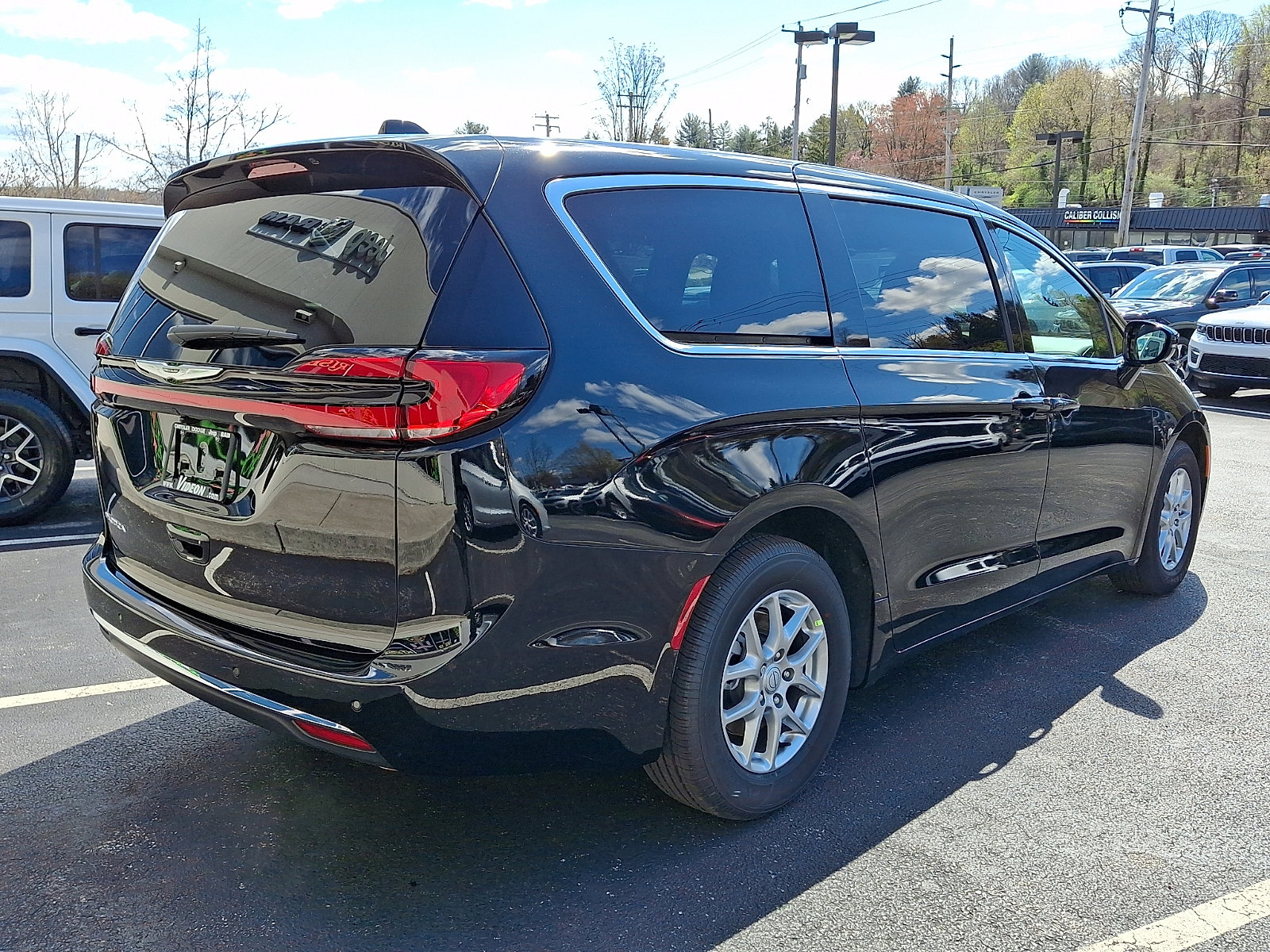 New 2026 Chrysler Pacifica Select FWD image 3