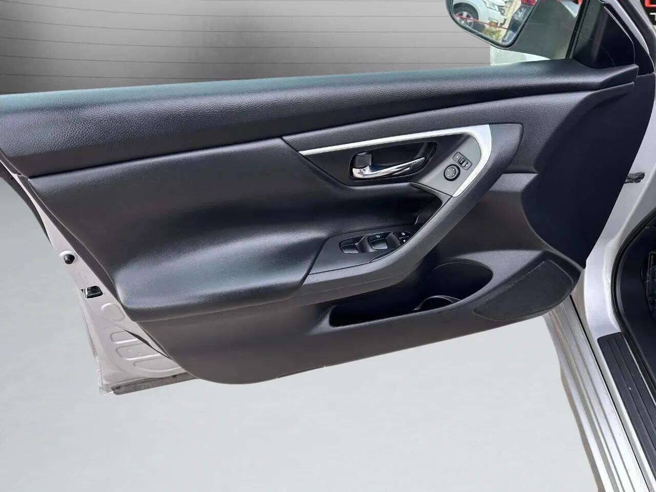 Used 2016 Nissan Altima 2.5 S w/ Power Driver Seat Package FWD image 7