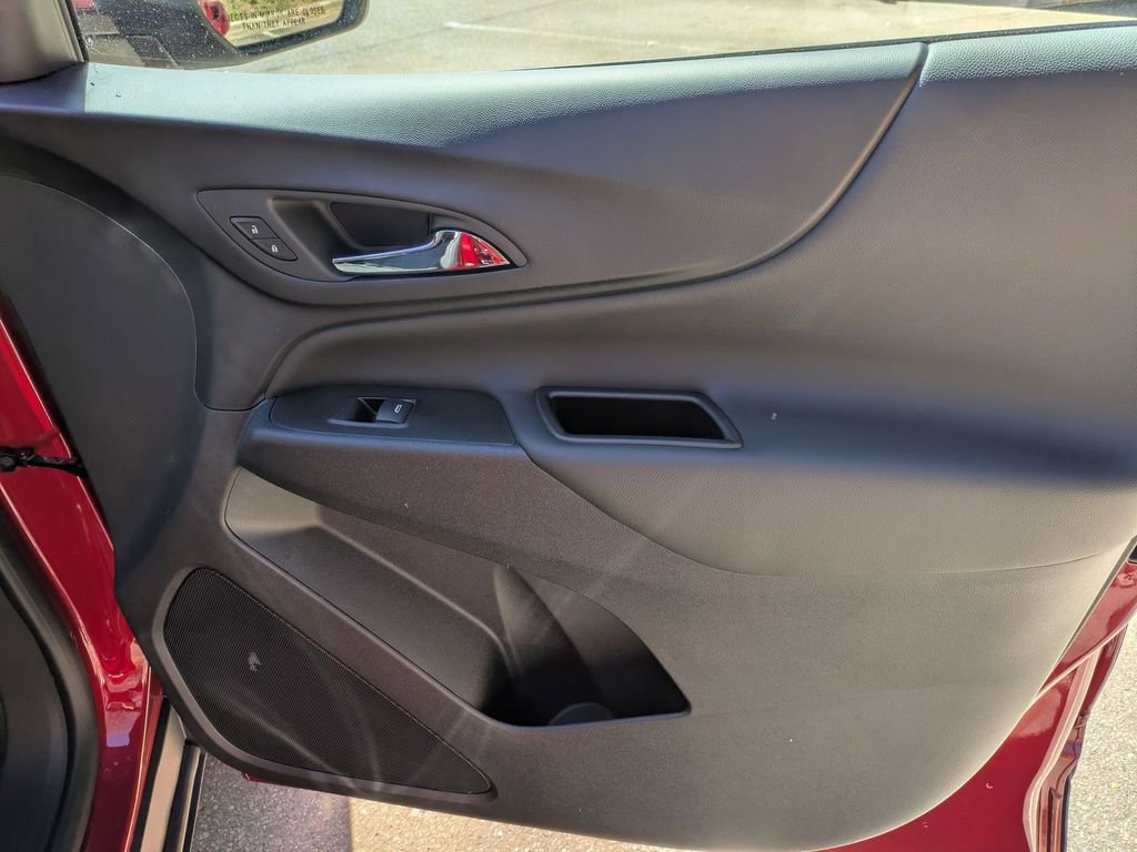 Used 2023 Chevrolet Equinox LT image 28