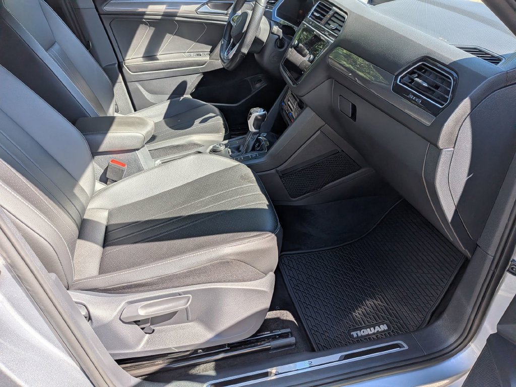 Used 2024 Volkswagen Tiguan SE R-Line AWD/4WD image 35