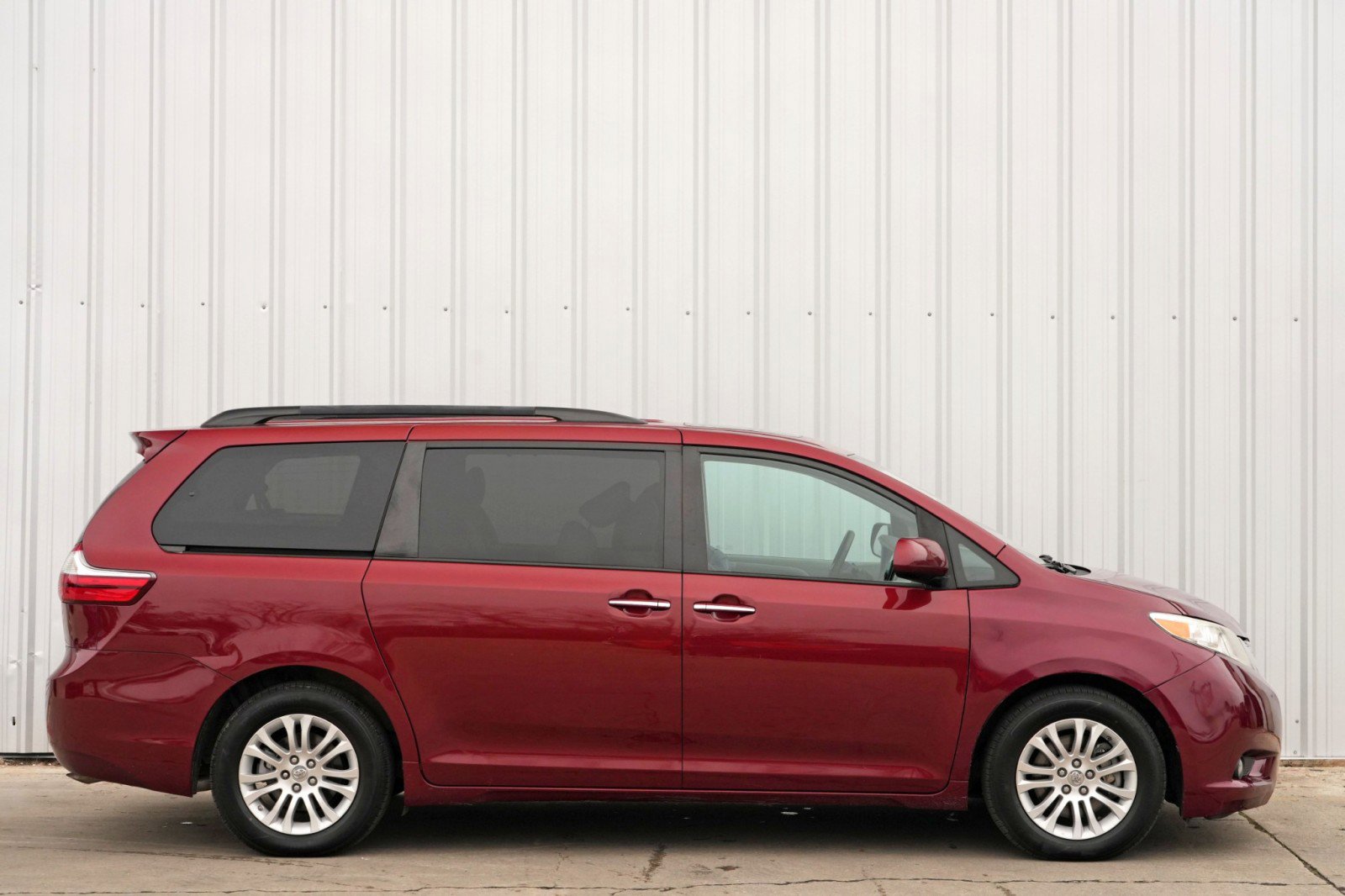 Used 2016 Toyota Sienna XLE FWD image 49