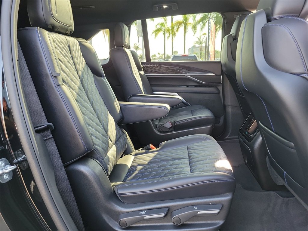 Used 2025 Cadillac Escalade IQ Sport 1 w/ LPO, ONYX Package image 25